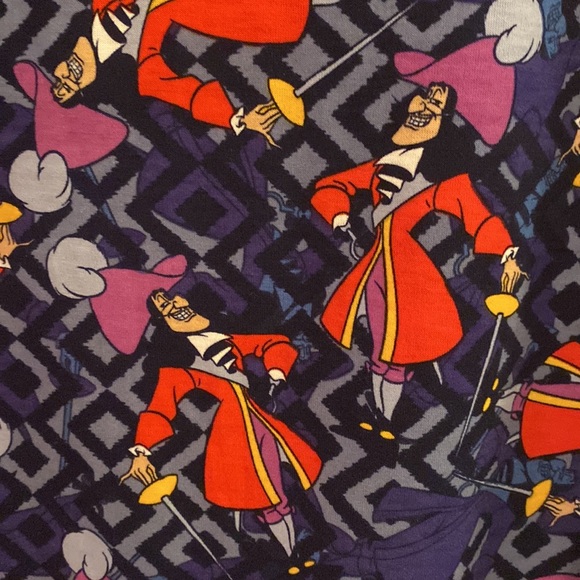 Like NEW - LuLaRoe Captain Hook Tunic Top - oversized Size S - Halloween - Picture 2 of 6